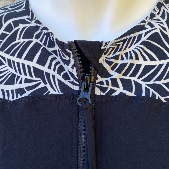 Lululemon Athletics Shanti Surf Rashguard Stripes Leaves Swim Suit Shirt Top - Picture 6 of 13